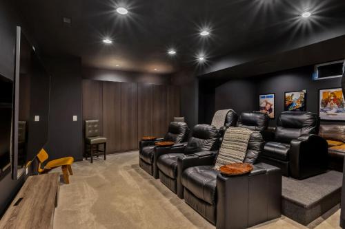 Luxuary Tremont Home - Movie Room, Pet & Baby Friendly