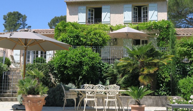 Luxuary villa 180 m2 with a nice 20 acres garden and swimming pool 11 x 7 m
