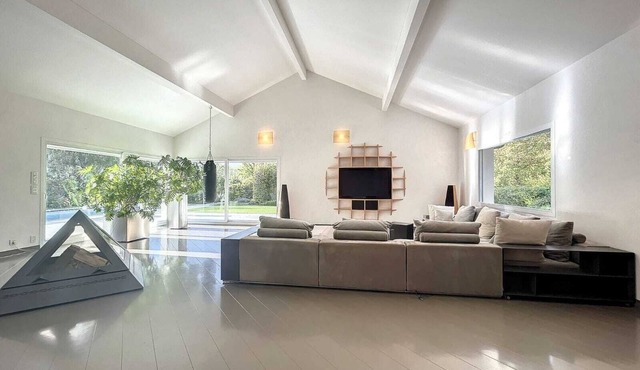 Luxueuse Villa Avec Piscine en Bord de lac