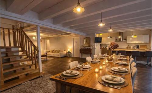 luxueuse villa -Parking- piscine -espace de jeux- avec 6 suites avec SDB