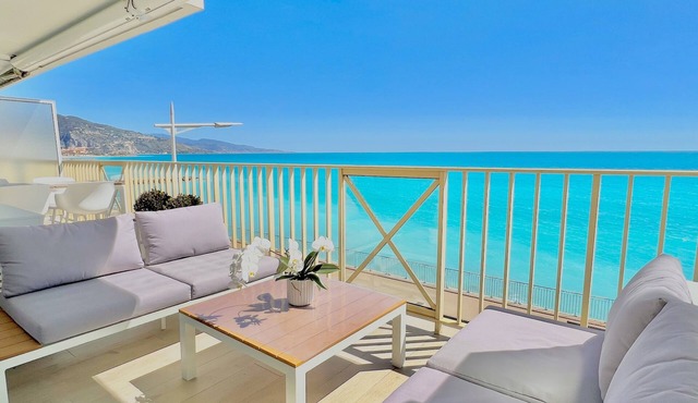 LUXUEUX 2 PIÈCES DESIGN EN FRONT DE MER, NEUF AVEC TERRASSE & GARAGE!