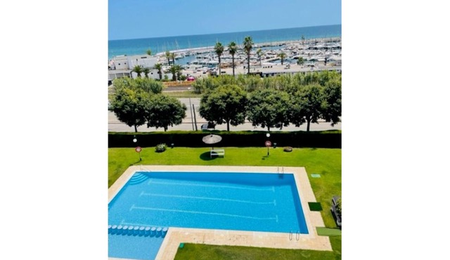 Luxury top floor flat overlooking marina