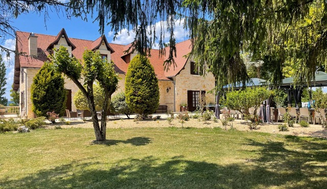 Luxury 9 bedrooms House, Sleeps 20, Swimming pool, Stunning views, games room.