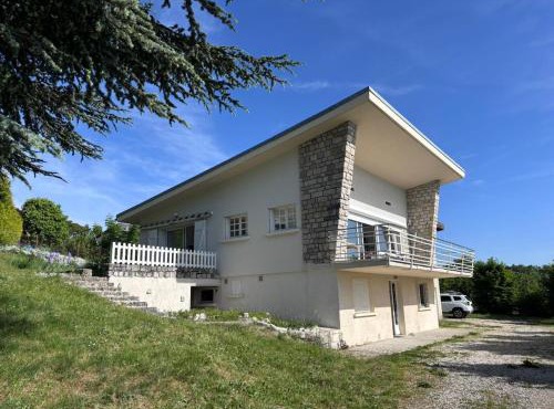 luxurious villa in an enchanting setting