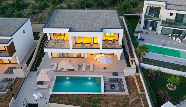 Luxuriöse Villa 360 - privater beheizter Pool by Interhome