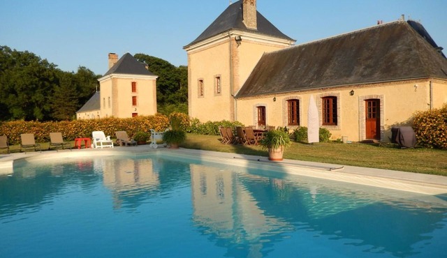 Luxurious 4BR Manor with Private Pool and Modern Amenities, Close to Le Mans Circuit