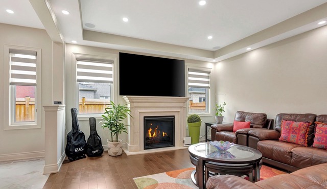 Luxurious! Centrally located entire Home, Office & Wi-Fi