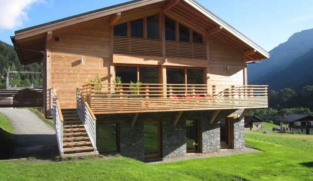 Luxurious, modern, genuine chalet in a great area with a sauna and Jacuzzi
