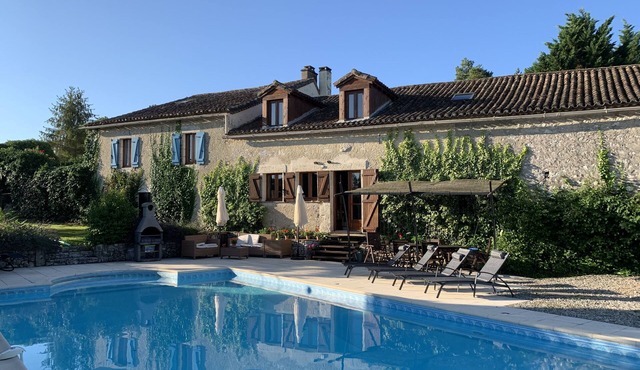 Luxurious farmhouse property with chic barn conversion & fabulous pool