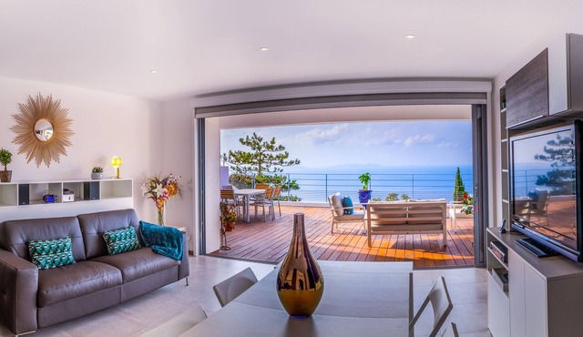 Luxurious appartement with terrace- private pool