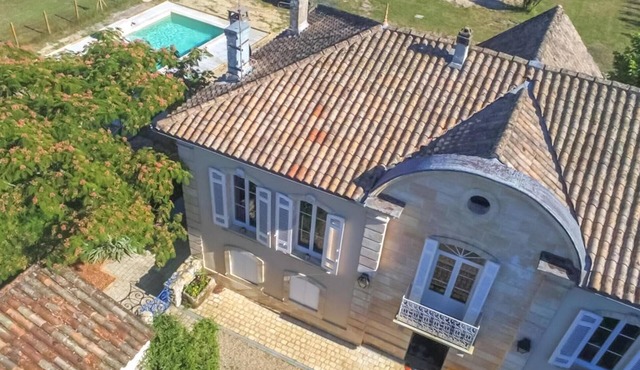 Luxurious home in Saint-Christoly-de-Bla
