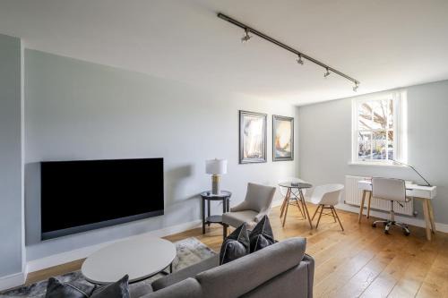 Luxurious 1 Bed House, Free Parking, Braintree Town with Sky TV