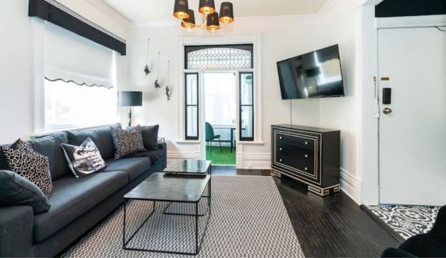 *LUXURIOUS* 1 Bedroom Home - Close to Downtown