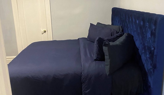 Luxurious 1-bedroom apartment in charming East Orange apartment with AC, WiFi….