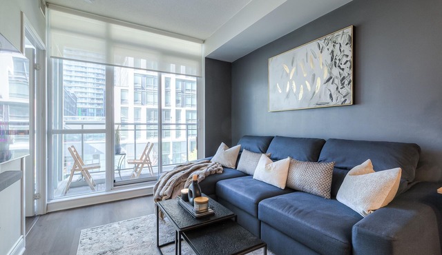 Luxurious 1BHK Condo - Balcony - Free Parking