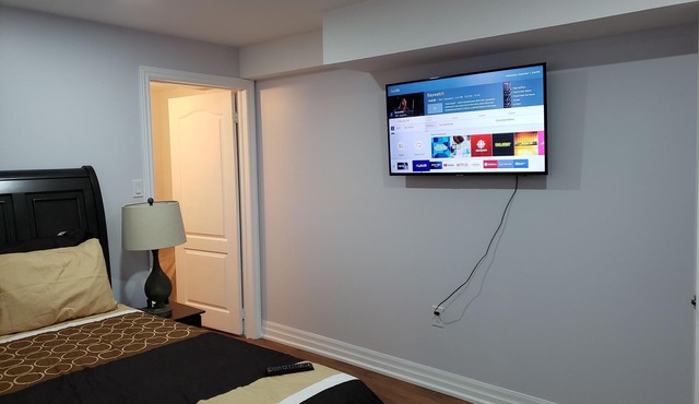 Luxurious 1BR+1BA Apt., Modern, Bright, w. parking