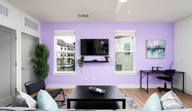 Luxurious 1BR Gem – Steps from the Action