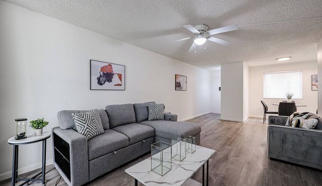 Luxurious 1BR Retreat w/Sofa Bed | Downtown
