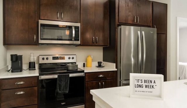 Luxurious 2 BD2BA -WFH Equipped