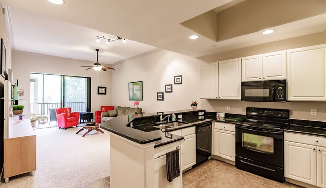 Luxurious 2 bed/2 bath with Garage and Lanai in South Fort Myers/Palmetto Cove!