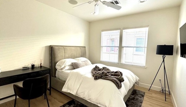 Luxurious 2 bed 2 bath Townhome