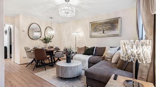 Luxurious 2-Bed Home Near NEC, BHX Airport & JLR Ideal for Contractors or Lesiure Stays Long term stay available