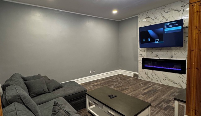 Luxurious 2-bed house in Southside with central heating, cooling and fireplace