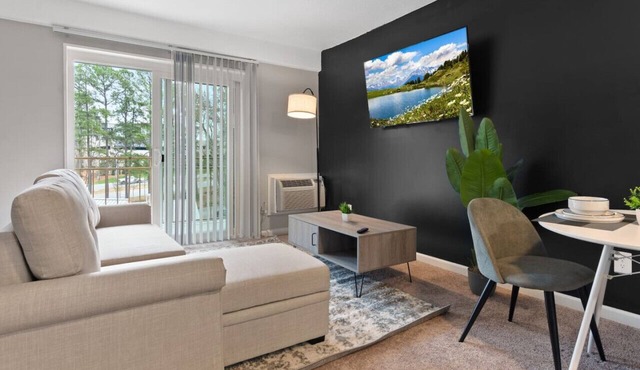 Luxurious 2 Bed Suite - in Raleigh!