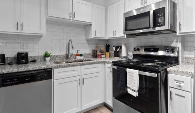 Luxurious 2 Bed Suite - in Raleigh!