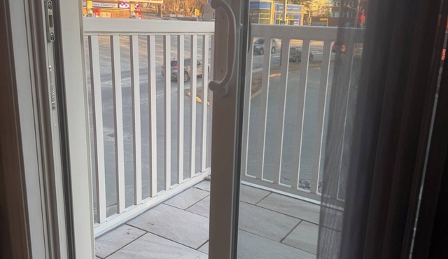 Luxurious 2 Bedroom with King and Queen bed and 1.5 Bathroom sleeps 6.