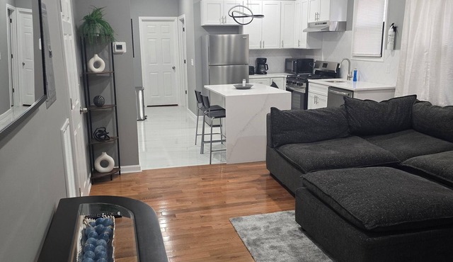 Luxurious 2-bedroom apartment with WiFi, AC in tranquil Irvington