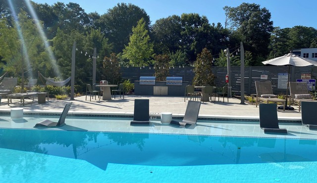 Luxurious 2-bedroom apartment w/WiFi, fitness room & pool in Beautiful Atlanta