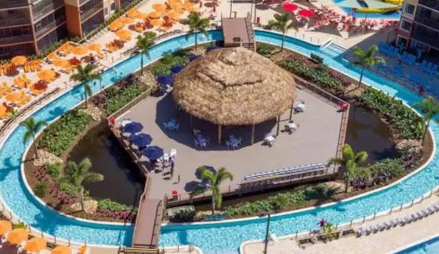 Luxurious 2 Bedroom Beautiful condo Orlando FL, Mins from Disney