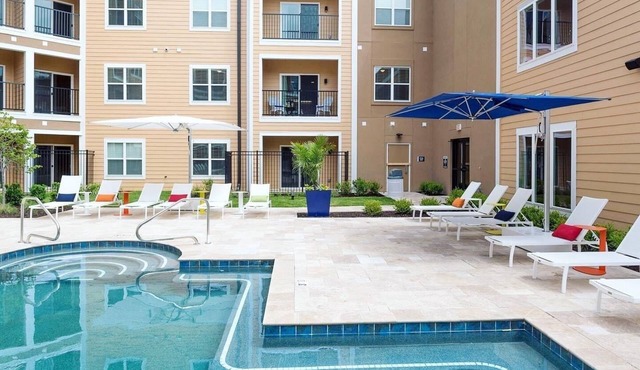 Luxurious 2bed 2bath Apartment Home
