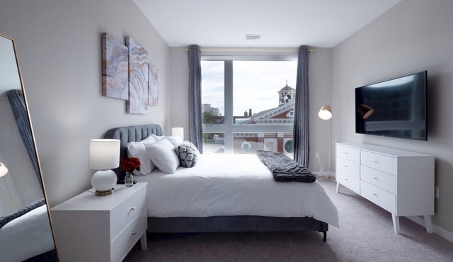 Luxurious 2BR - 2Bath W/ Gym | Downtown at Yale