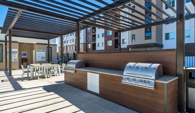 Luxurious 2BR Apartment Featuring Pool, Fitness Center, and Easy Access to Hill AFB