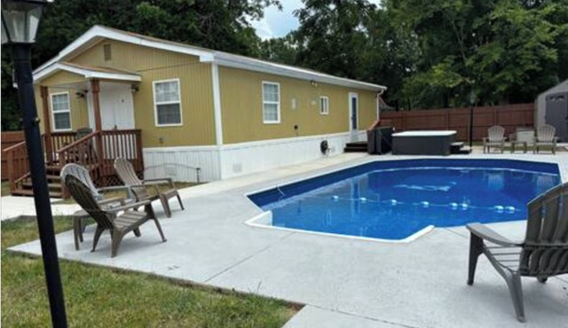 Luxurious 2BR Apt. w/Shared Backyard Pool & Spa