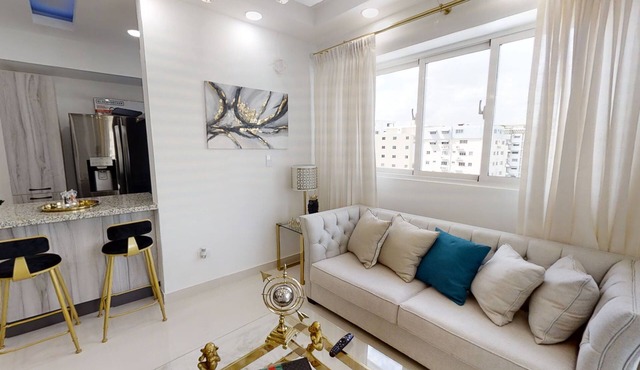 Luxurious 2BR condo with Rooftop, jacuzzi and BBQ