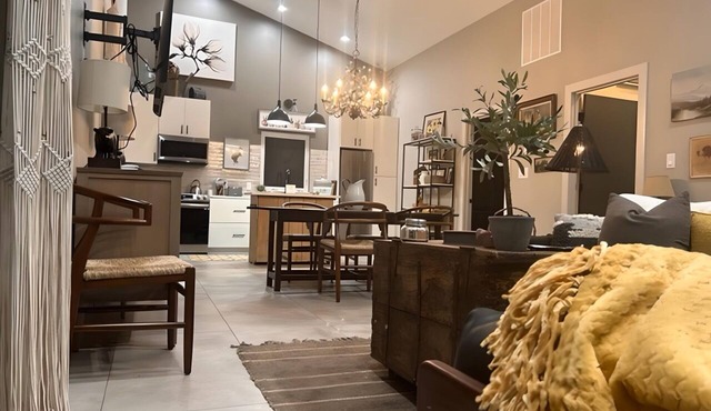 Luxurious 2BR Creekside Deckhouse w Saltwater Hot Tub