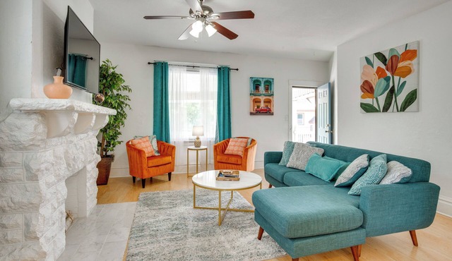 Luxurious 2BR Kansas City Condo Near Downtown