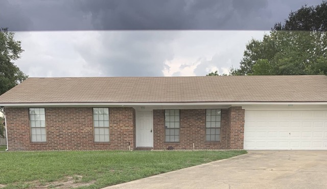 Luxurious 3/2 Single family