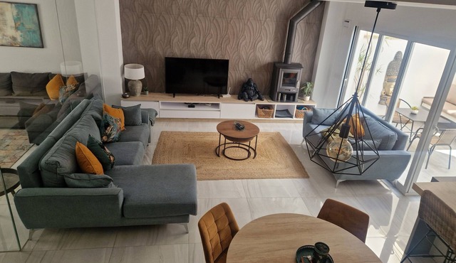 Luxurious 3/4 bedroom roof terrace house with Jacuzzi in Centre of Nerja