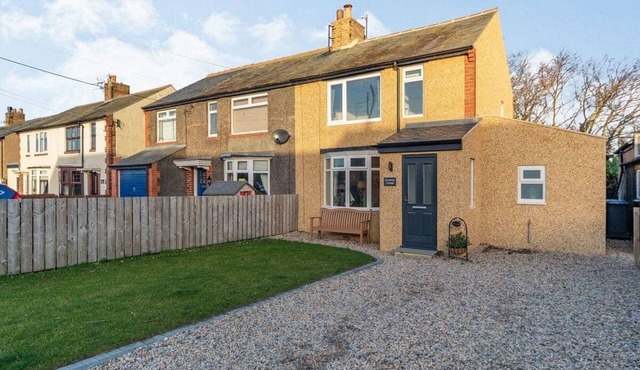 Luxurious 3 bedroom semi detached house