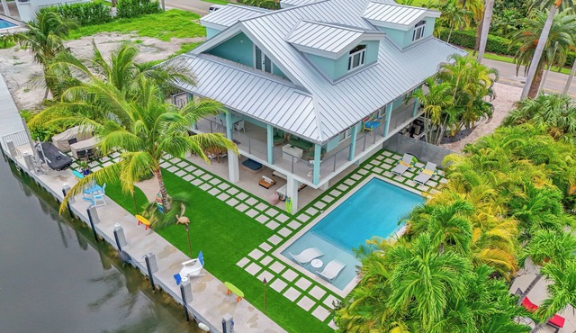 Luxurious 3-bedroom home with Pool and Dock in Key Colony Beach