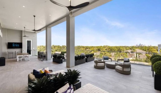 Luxurious 3 Bed/2.5 Bath Apt Near Galleria Houston