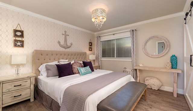 Luxurious 3-bed/2-bath Coastal Modern Beach Cottage-AC, Walk to Beach!
