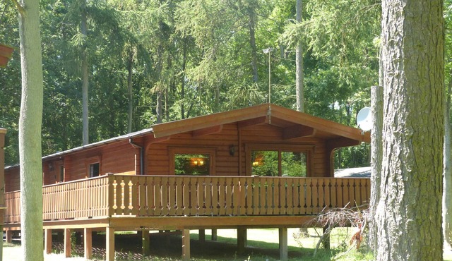 Luxurious 3 Bed Log Cabin Holiday Lodge in Louth, Lincolnshire (3B Sleeps6)