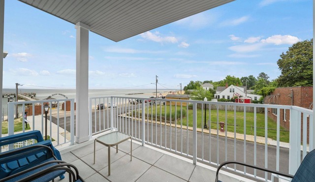 Luxurious 3 Bedroom Riverfront Condo with Private Deck