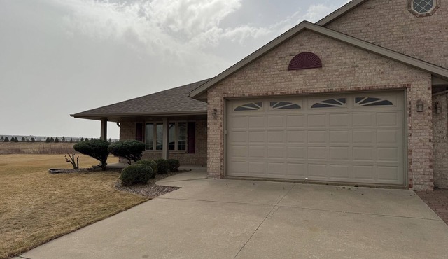 Luxurious 3-bedroom- 3 bath, short drive to Lambeau- De Pere.