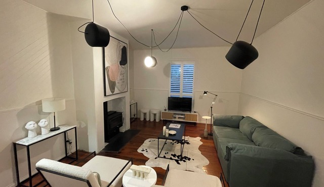 Luxurious 3 bedroom cottage off Historical Piper St